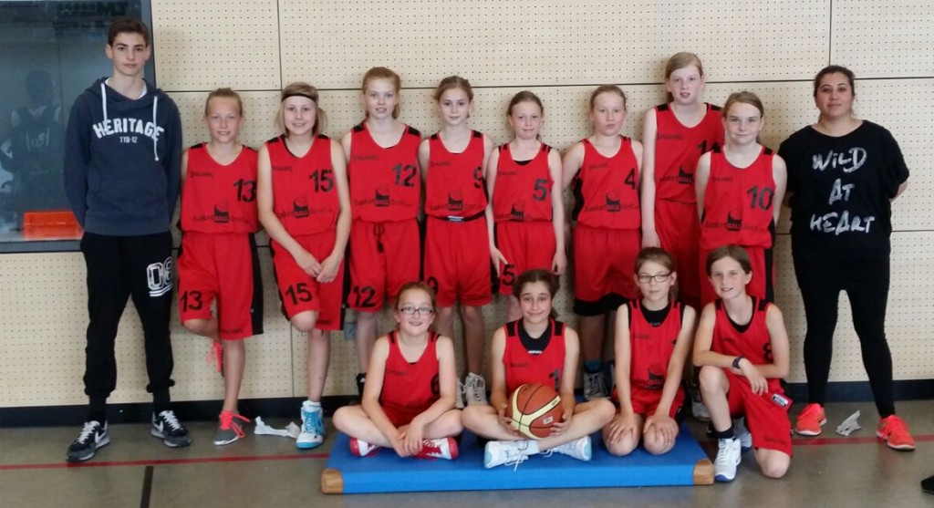 Obere Reihe: David Eberhard, Ksenia Scharko,Charlotte Vogt,Lilly Berkemann, Lilli Gaus, Lia Kölling, Miriam Dück, Jana Reckefuß, Svea Prante, Meltem Gercek, Untere Reihe: Mara Santos Tarrio, Eleni Gercek, Lea Marzadek und Sophie Sapina Es fehlen :Sabrina Kobusch, Thalia Kraus